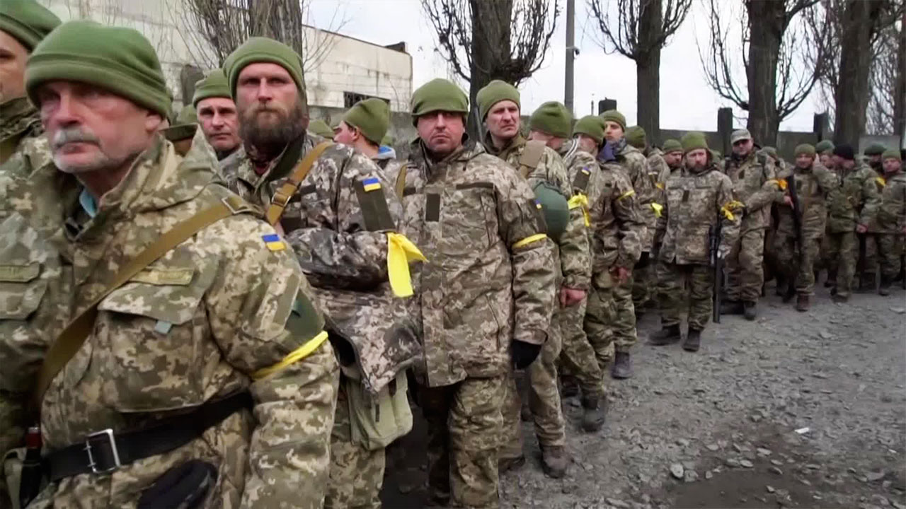우크라이나 국민, 엿새째 결사항전…“다시 조국으로”