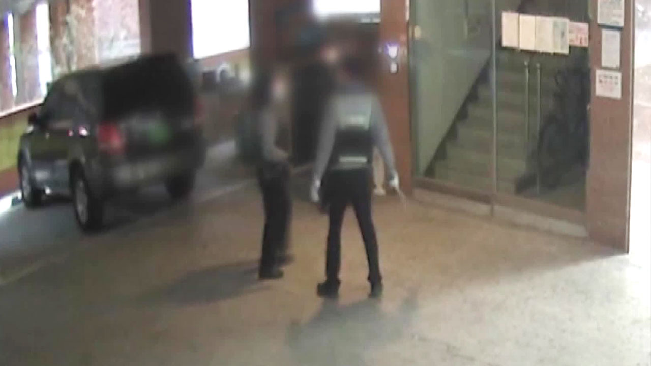 ‘층간 소음 흉기 난동’ CCTV 영상 공개…‘우왕좌왕’ 경찰, 무엇을 놓쳤나?