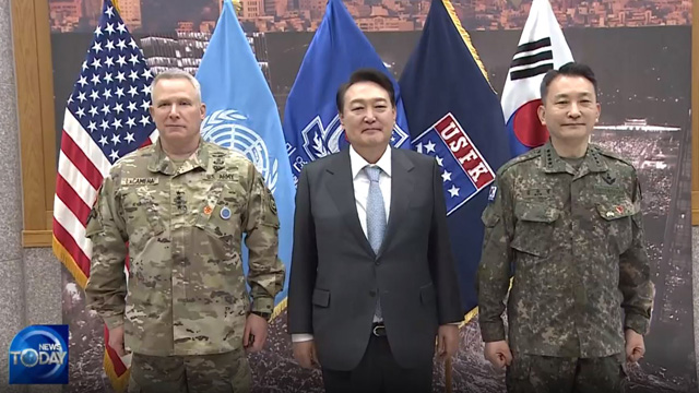 YOON VISITS U.S. ARMY BASE