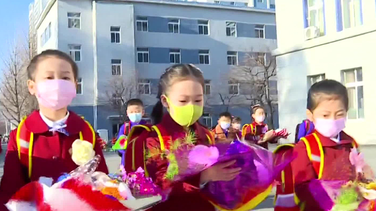 [요즘 북한은] 北, 3년 만에 4월 개학…새 학기 풍경은? 외