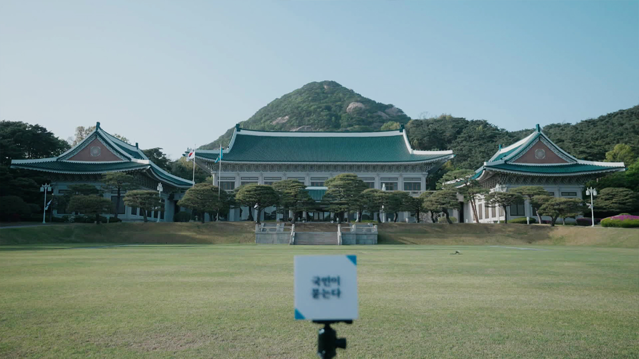 文 “집무실 이전 꼭 해야하나”…尹측 “독재·권위주의 권력, 예의 지켜라”