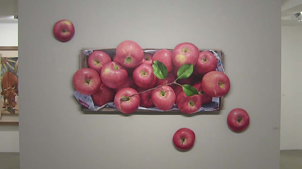 [주말&문화] 사각 캔버스의 틀을 깨다…윤병락의 ‘사과’