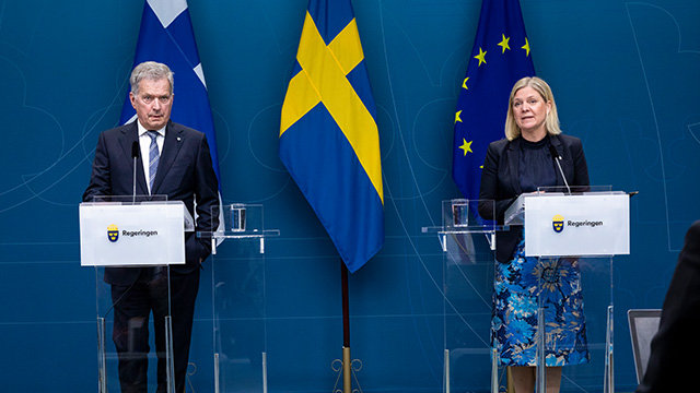 핀란드·스웨덴, 나토에 가입 신청서 제출…중립국 포기