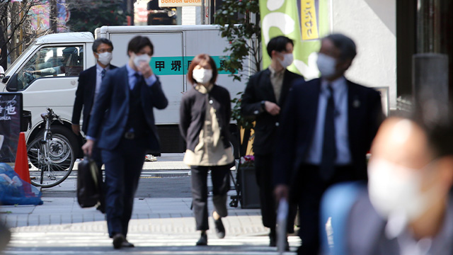 일본 정부 “실내서 대화없고 간격 2ｍ 이상 마스크 불필요”