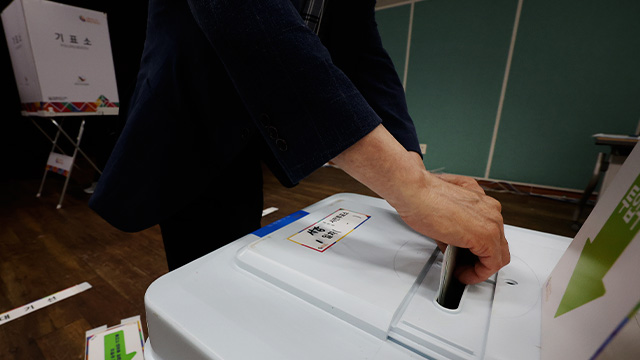 사전투표 2일차…오후 6시반부터 확진자 등 투표 가능