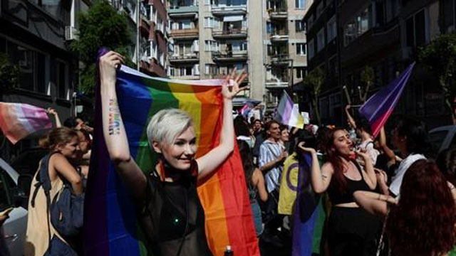 “이스탄불 성소수자 가두행진 참가자 150명 이상 체포”