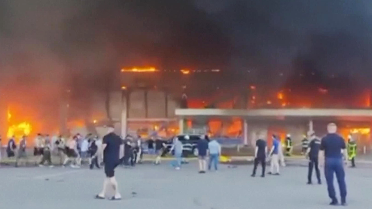 G7, 우크라에 38조 지원…러 쇼핑몰 폭격에 수십 명 사상