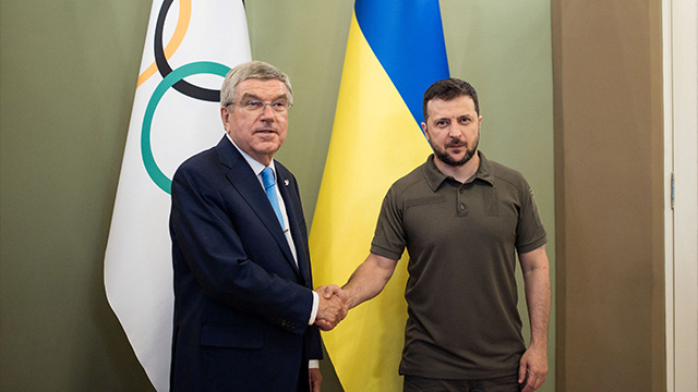 키이우 간 IOC위원장 “우크라 선수 올림픽 참가 지원할 것”