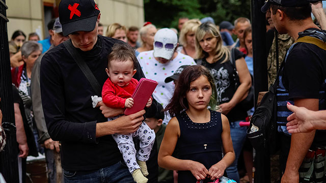 우크라발 난민 곧 900만 명…도네츠크에선 “가능할 때 대피”