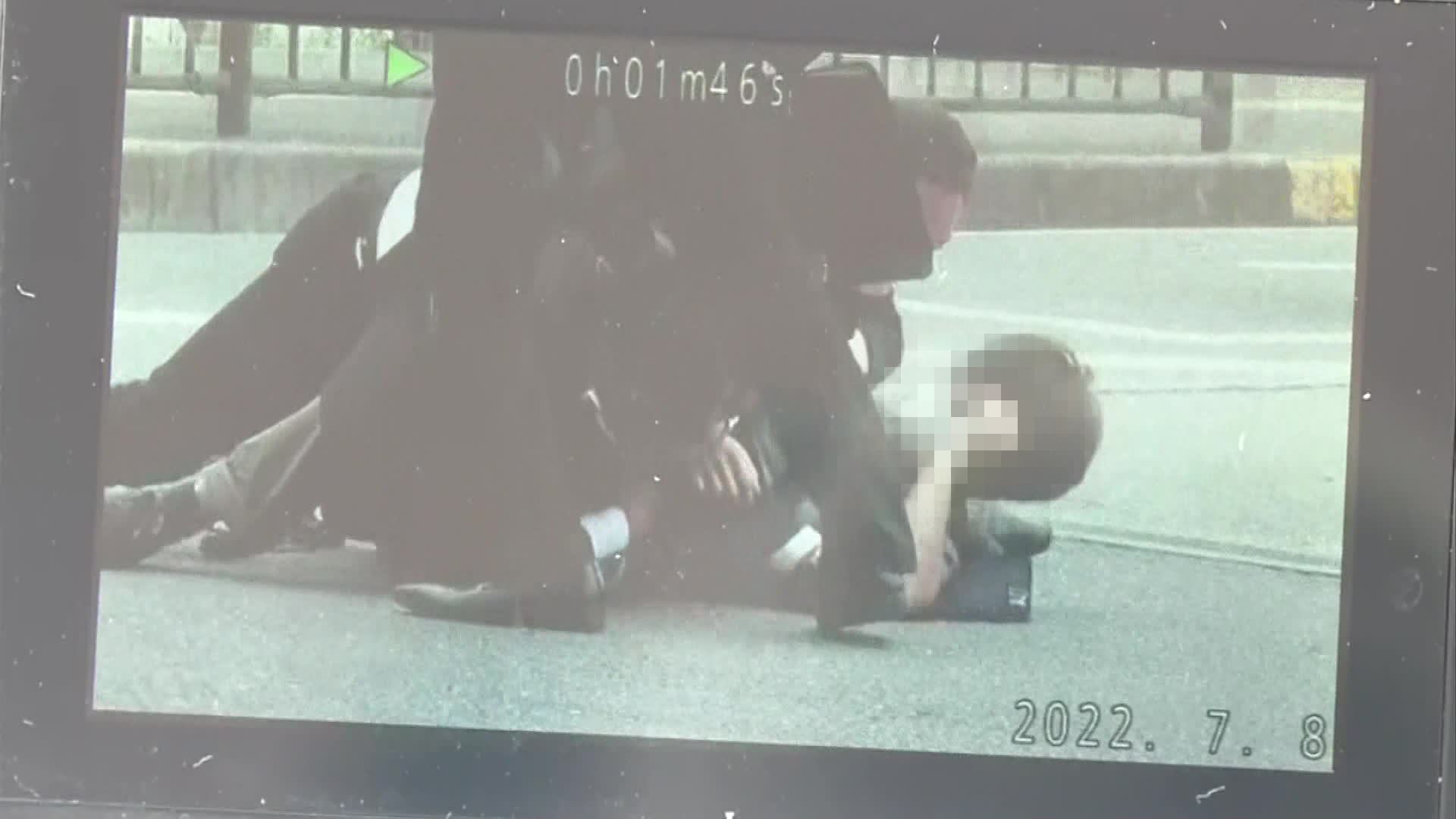 [속보] NHK “아베, 유세 중 총 맞아…심폐 정지 상태”