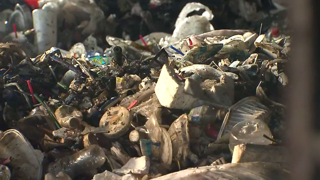 정상 가동에만 다섯 달…폭염 속 재활용 쓰레기 대란 날까?