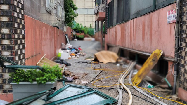 폭우로 상도동 반지하 침수…50대 여성 숨져