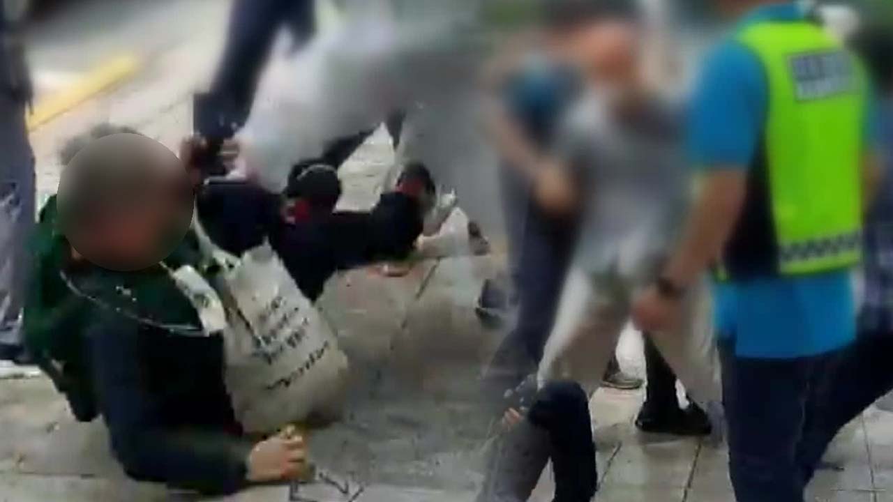 강남 한복판에서 1인 시위 노조원 폭행한 스님들