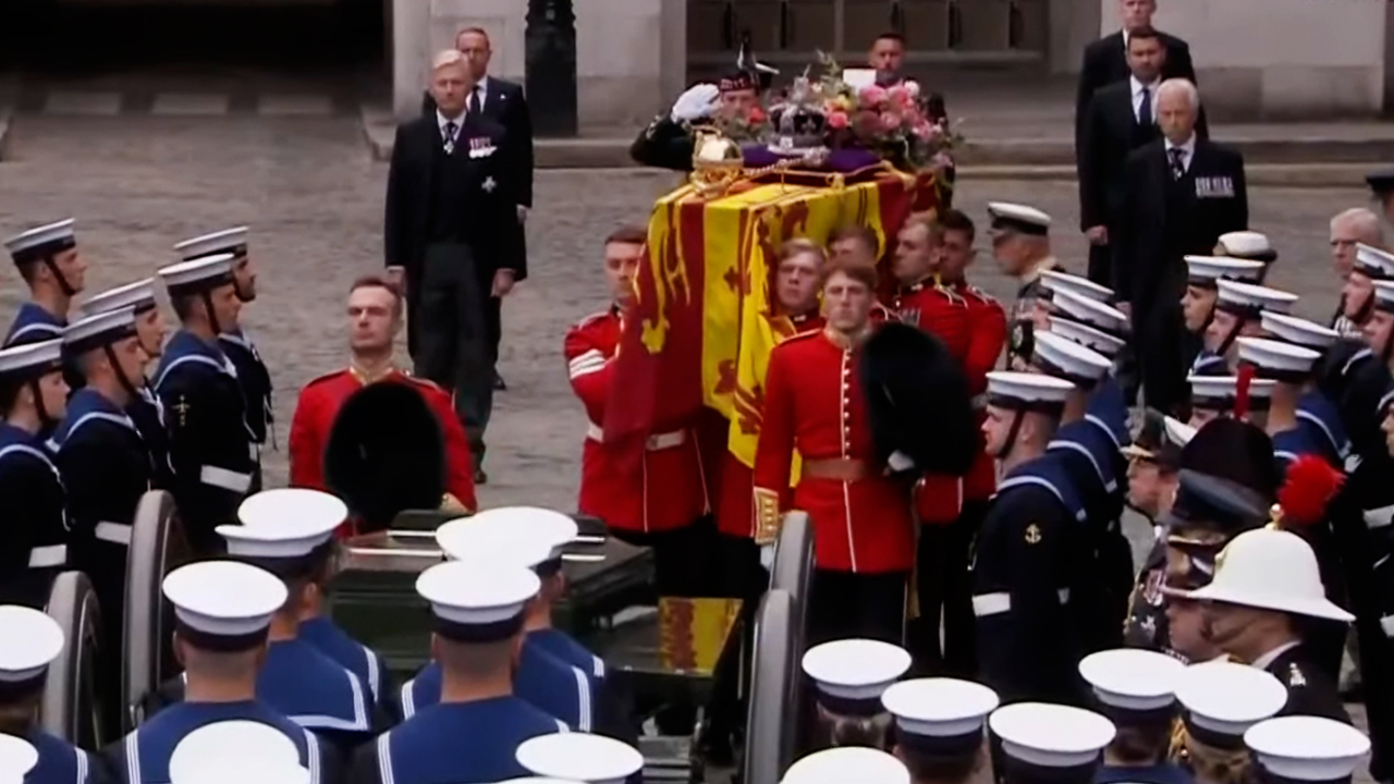 엘리자베스 2세 英 여왕 오늘 장례식…100만 인파 몰려