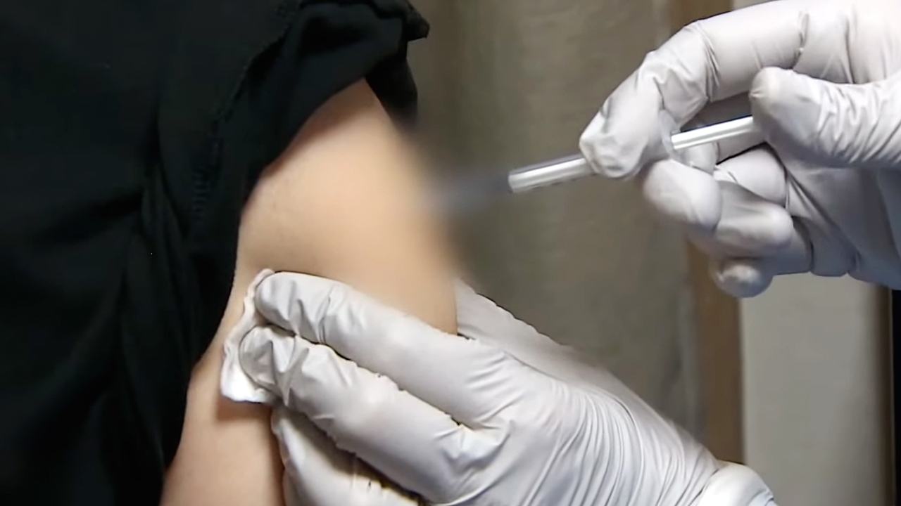 법원, ‘코로나19 백신 부작용 보상’ 첫 인정