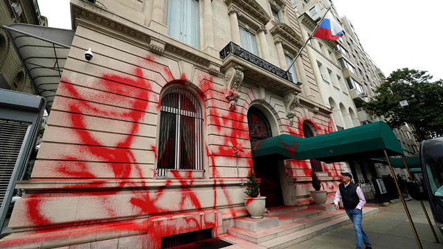 뉴욕 러시아 영사관에 붉은색 페인트 뿌려져…범인 잡히지 않아