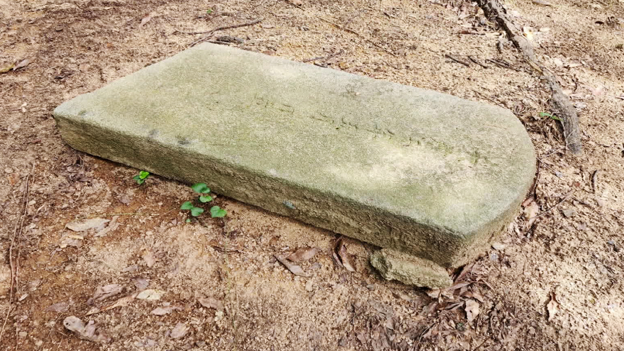 파헤친 토성·넘어진 묘비…군부대 內 문화재 훼손·방치