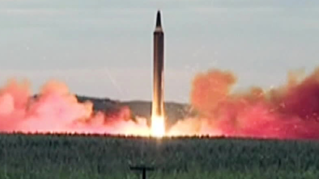 북한, 사상 첫 NLL 이남 탄도미사일 도발…하루 20여 발 발사