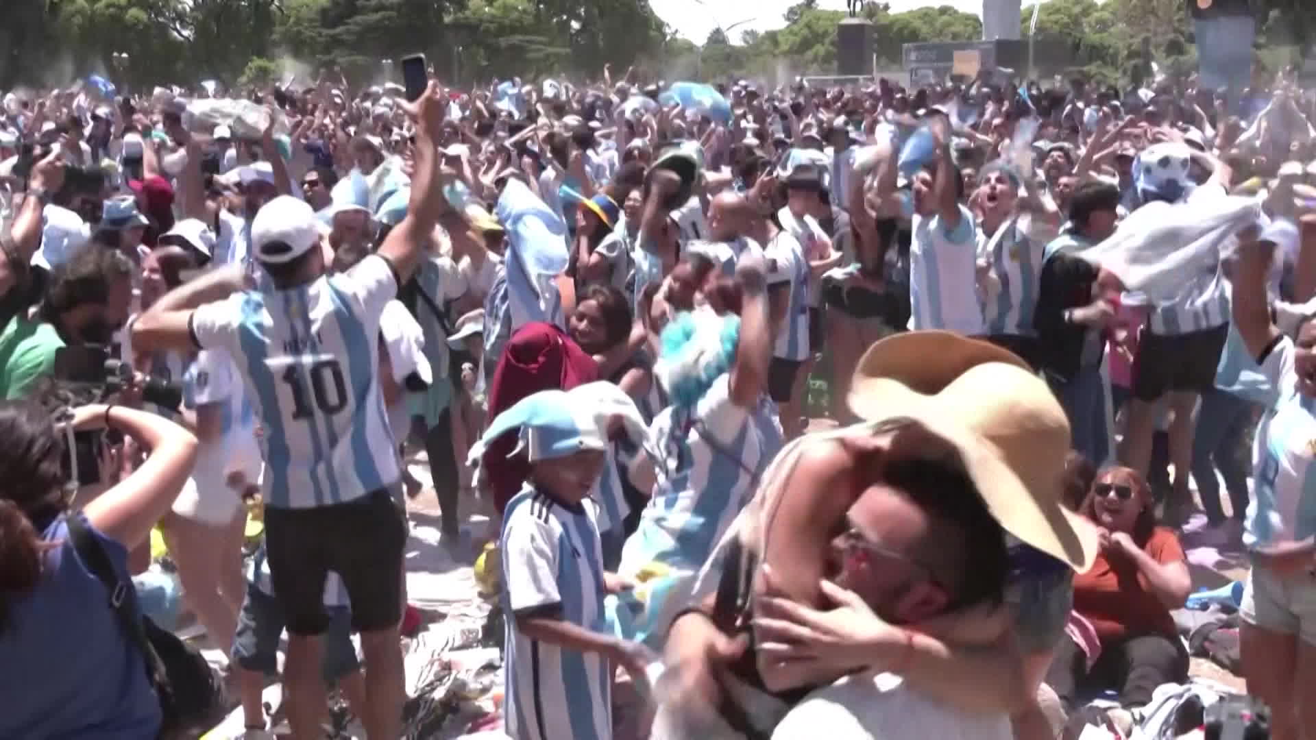 “메시가 해냈다”…아르헨티나 전국 축제 물결