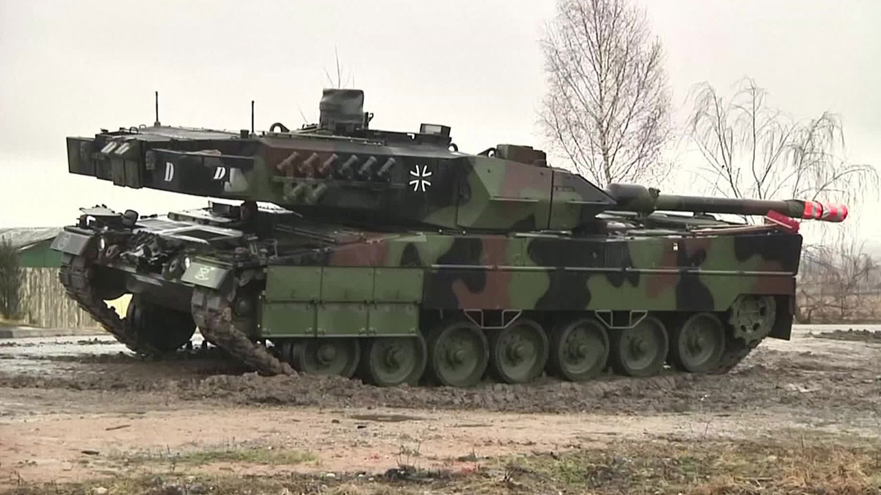 요충지 길목 점령 위해 러시아 총공세…우크라에 탱크 지원