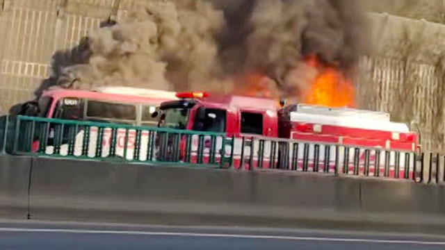 달리던 광역버스서 불…탑승객 10여 명 대피