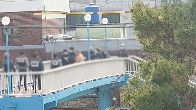경남 진주 육교 40대 ‘자해 소동’…경찰, 응급입원 조치