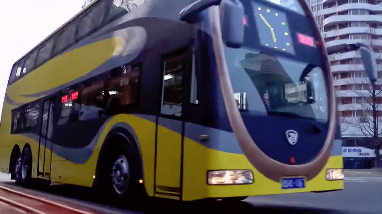[북한 영상] 평양 멋쟁이 노란 2층버스