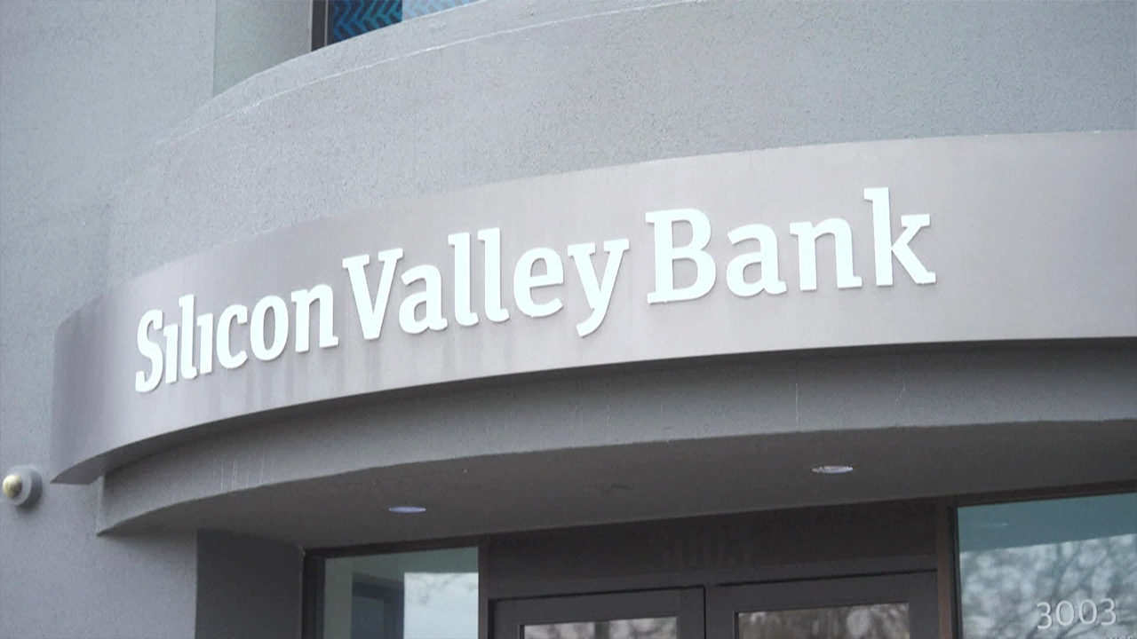 美 16번째 규모 실리콘밸리 은행 하루 만에 파산