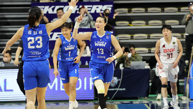 김단비 23점…우리은행, 여자농구 챔피언전 첫 경기서 BNK 제압