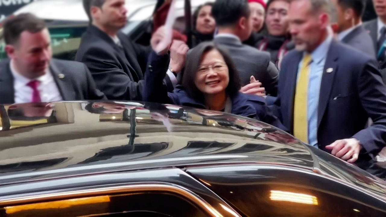 “환영”·“경고” 속 차이잉원 타이완 총통 미국 도착
