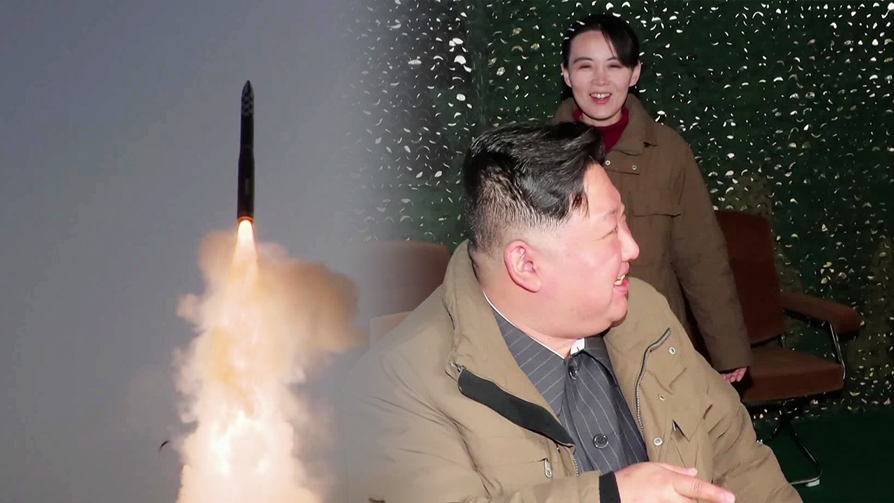 북한, 고체연료 ICBM ‘화성 18형’ 시험발사 확인…김정은 “만족”