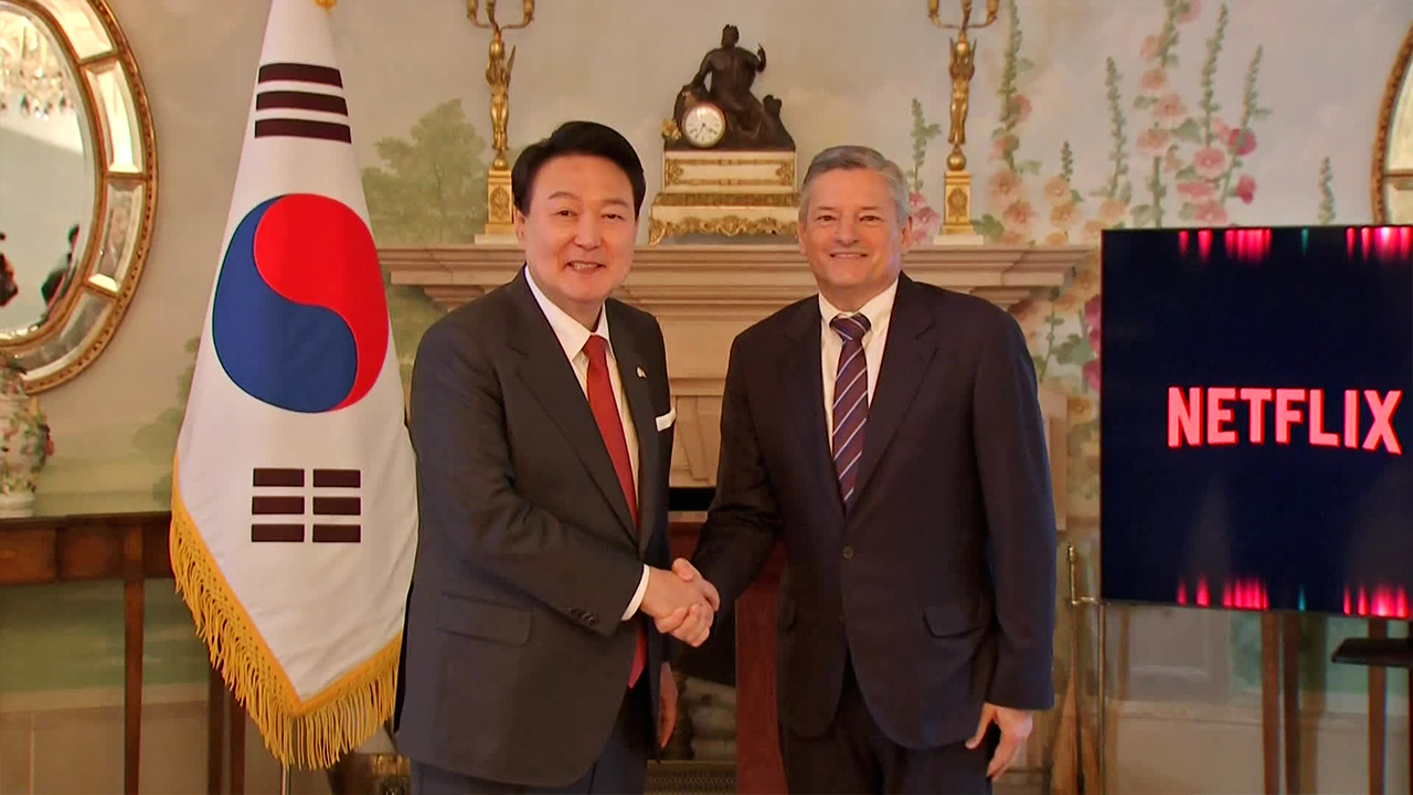 윤 대통령 만난 넷플릭스 “한국에 3조원대 투자”