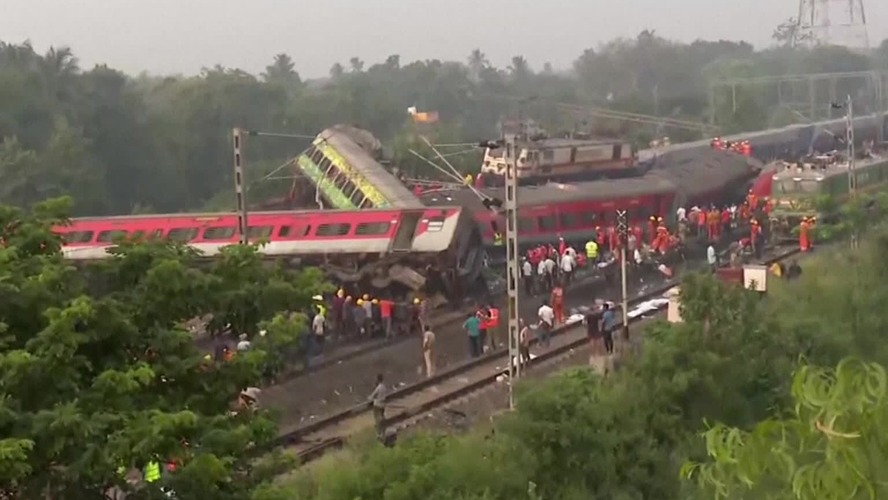 인도 열차 충돌로 사망자 280명 넘어…“한국인 없어”
