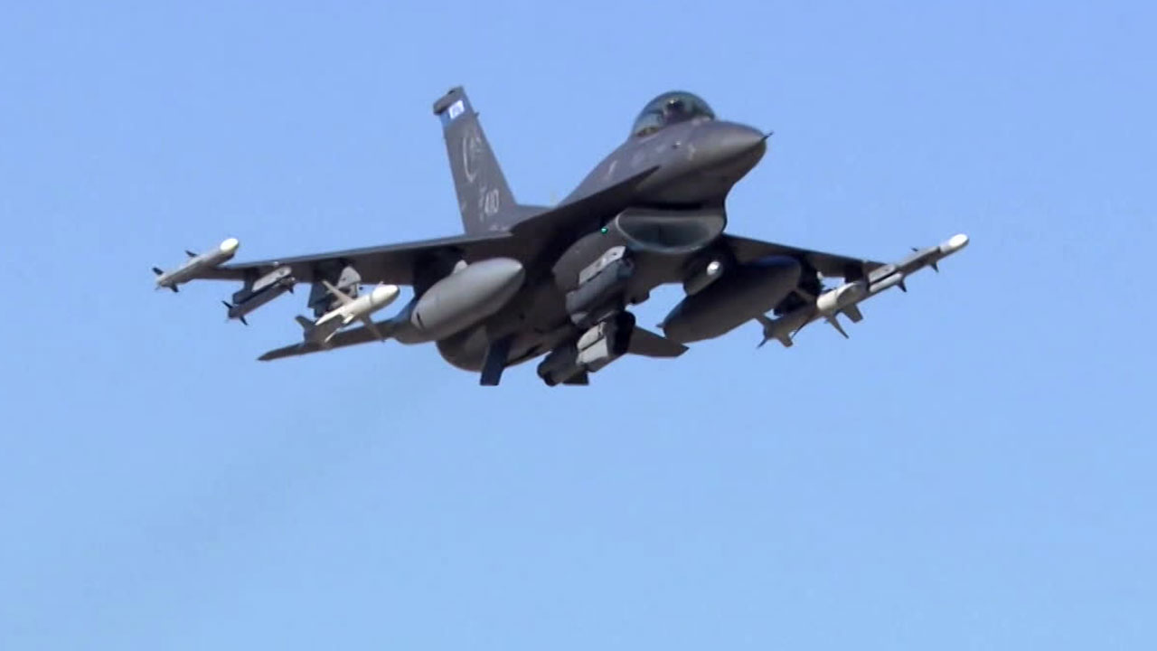 대낮 출현 F-16 전투기의 음속 비행…미국 수도 ‘깜짝’