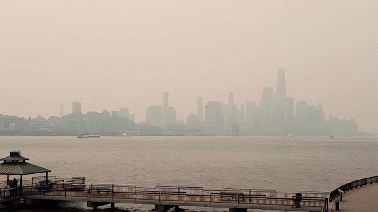 “연기에 사라진 뉴욕 마천루”…캐나다 산불 여파에 미 공기질 최악