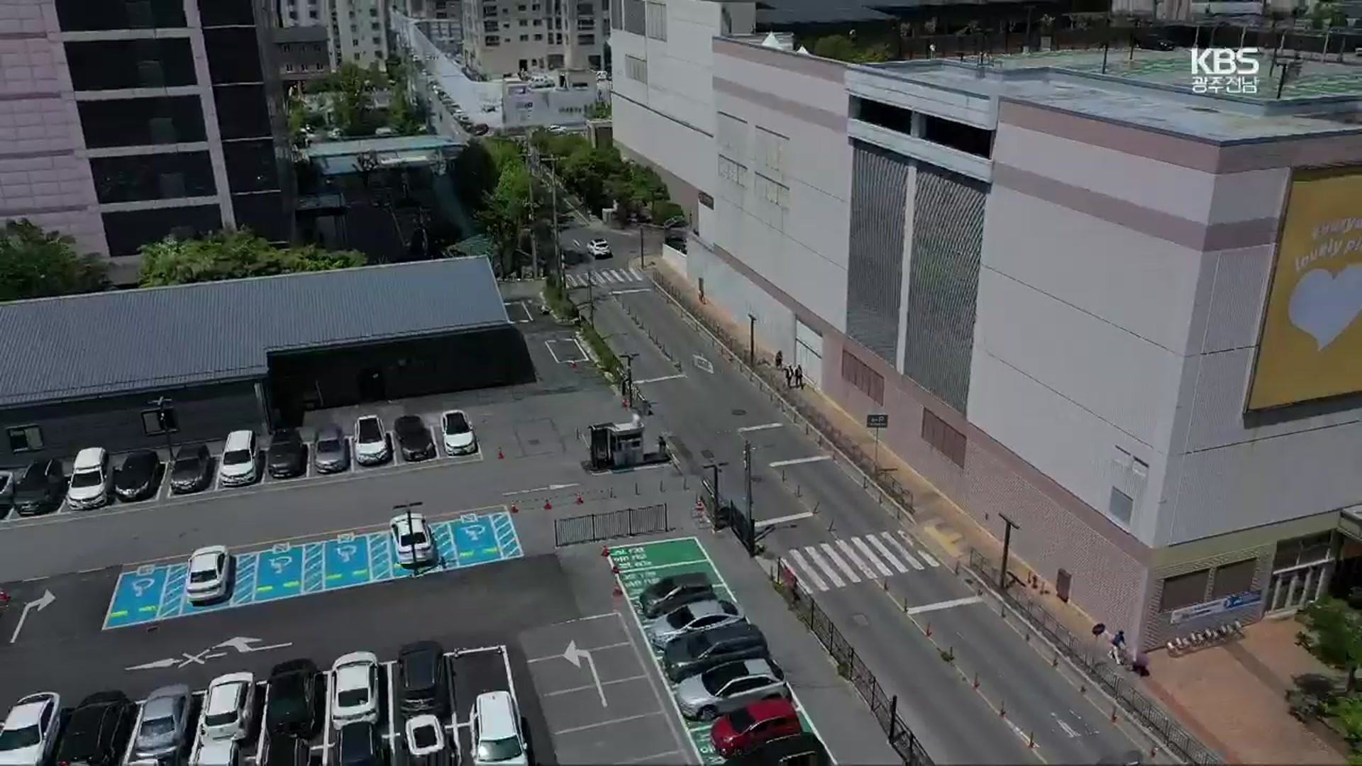 광주시, 신세계 새 백화점 1층에 공공보행로 요구