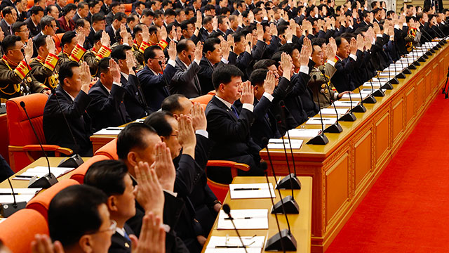 북 “정찰위성 발사 실패, 엄중한 결함”…김영철 복귀