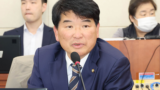 검찰 ‘보좌관 성추행’ 박완주 의원 불구속 기소