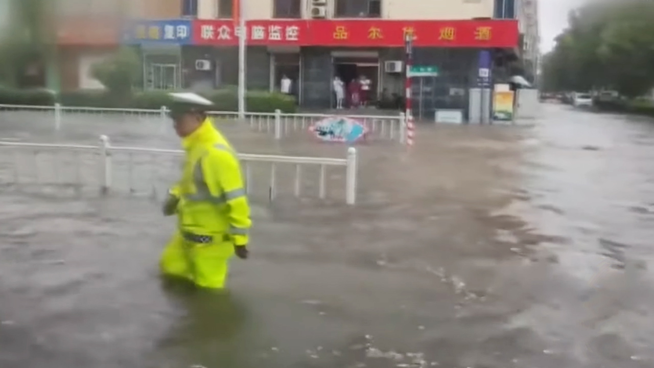태풍 ‘독수리’ 영향 베이징 등에 큰비…“12년 만에 적색 경보”