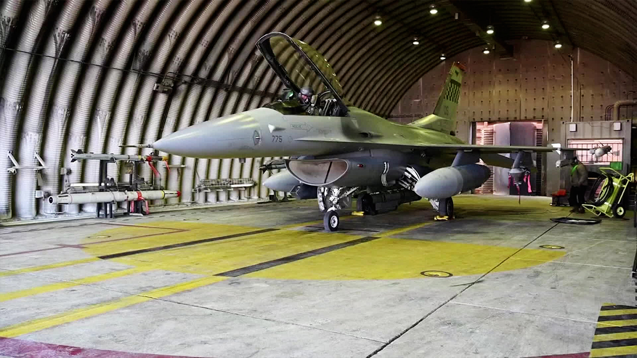 “미국, F-16 우크라 제공 승인”…느린 대반격에 돌파구?