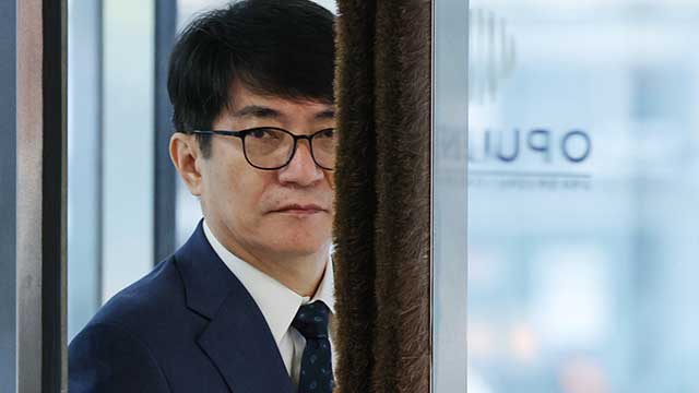 아내 배 밟아 숨지게 한 남편, 이균용 “살인 고의 증명 안돼” 감형