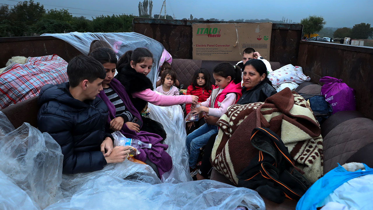 아르메니아계 탈출 행렬…전쟁 장기화 여파? ‘요동치는 캅카스’