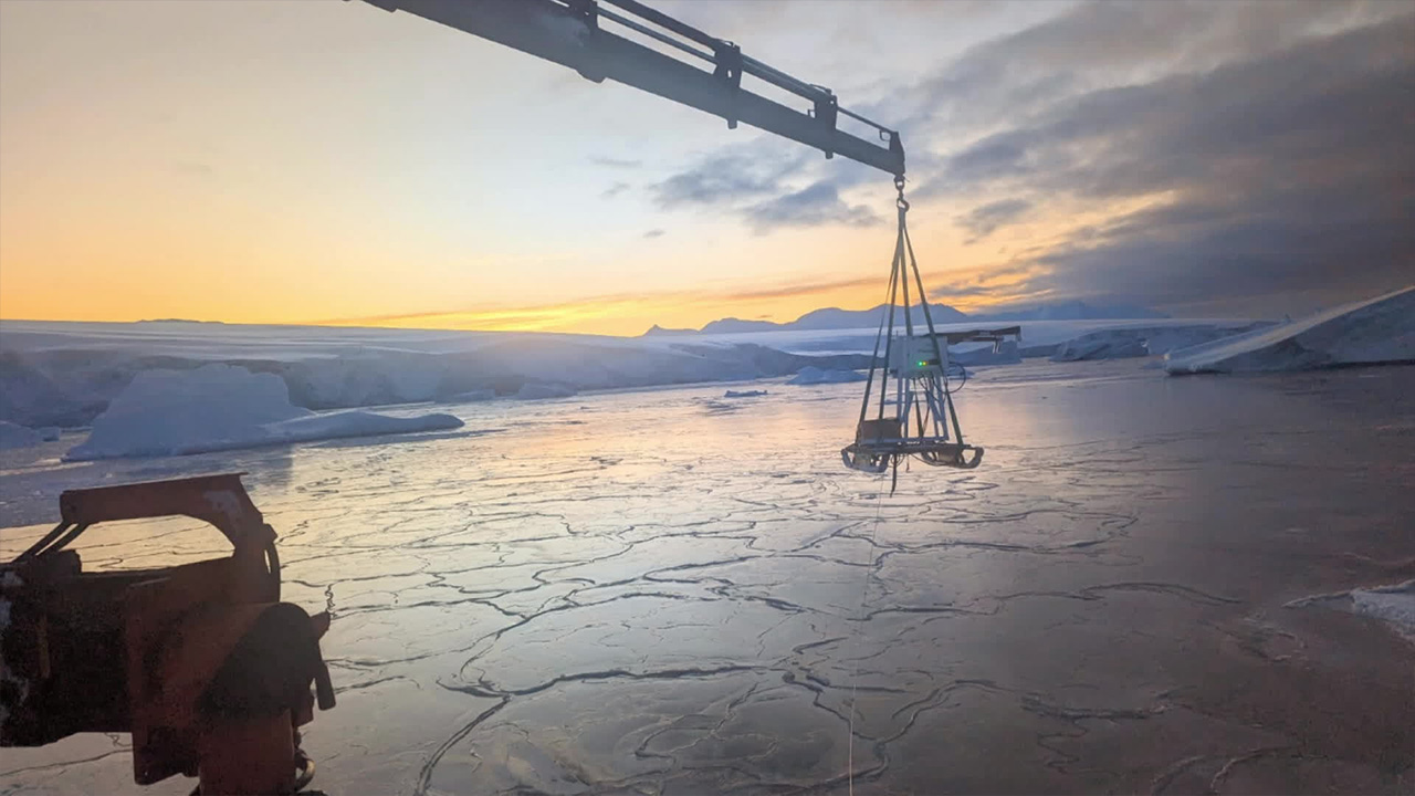 “서있기도 힘들다” 녹아내리는 남극 얼음… 역대 최소