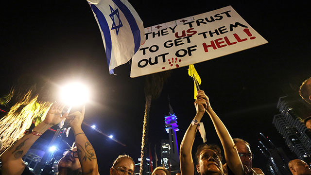 이스라엘서 수천 명 반정부 시위…“네타냐후 수감하라” 구호도