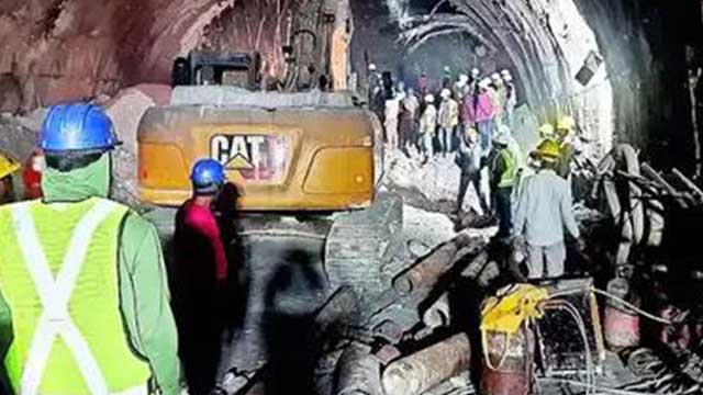 인도 북부서 건설 중인 터널 붕괴…“인부 최소 40명 갇혀”
