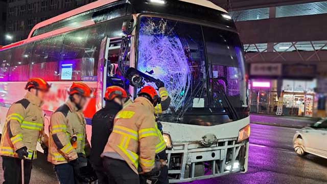 부평구 삼거리서 통근버스-시내버스 충돌…7명 경상