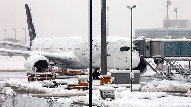 독일 뮌헨 공항 폭설에 마비…스위스·체코도 눈 피해 속출
