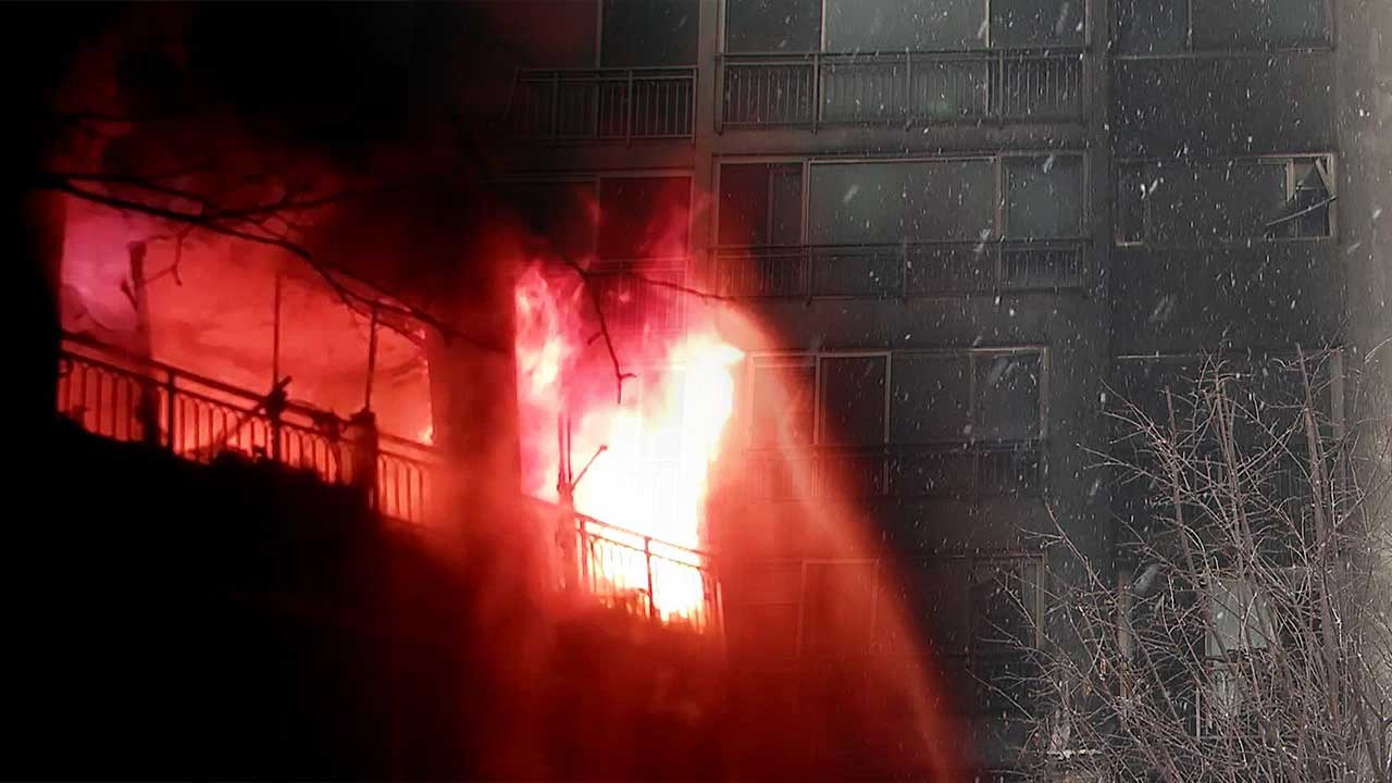성탄절 새벽 아파트에 불…2명 사망·3명 중상
