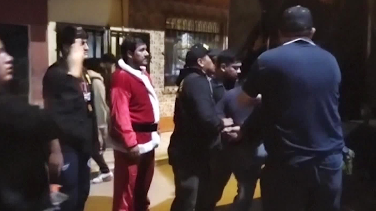 마약범 잡는 산타?…기발한 페루 경찰