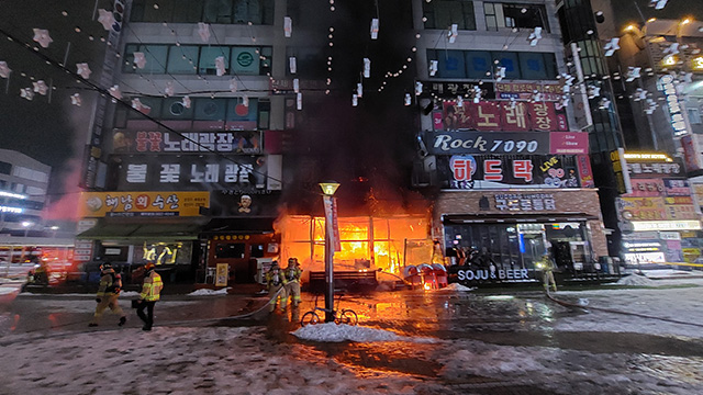 안산서 새벽 시간 상가 건물 화재…인명피해 없어